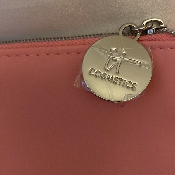 It cosmetics bundle - Picture 9 of 10